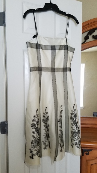 Dress - Picture 2 of 2